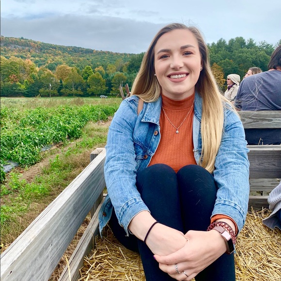 Meet your Posher, Hailey - Picture 1 of 1